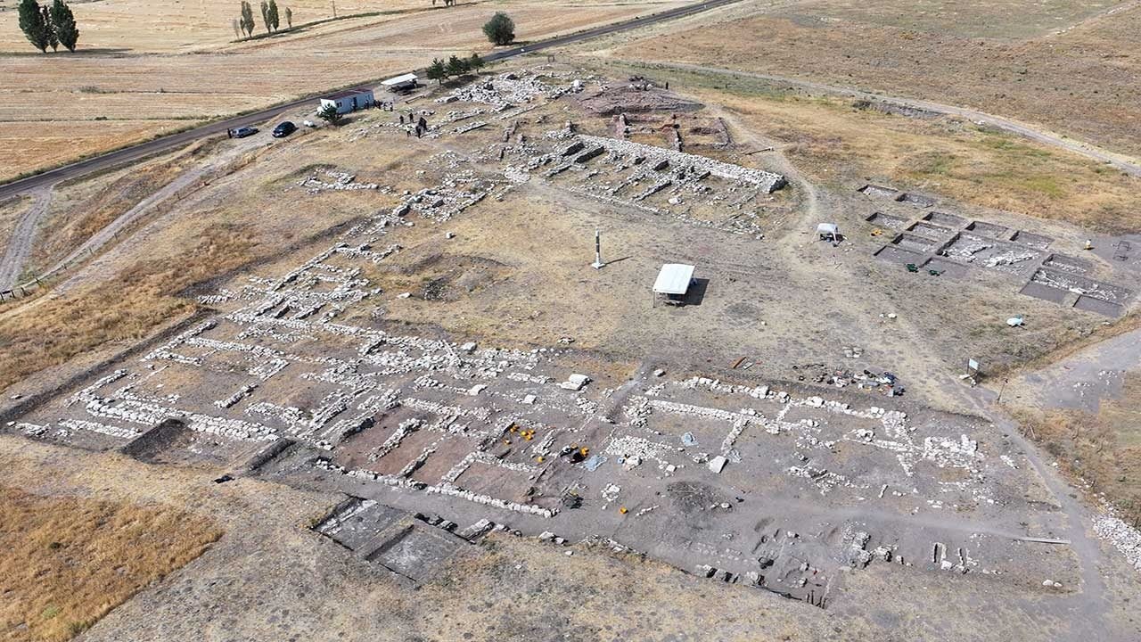 Foto - Sivas'ta binlerce yıllık dev keşif heyecana neden oldu! Arkeoloji dünyasını sarsan tarihi arşiv gün yüzüne çıkarıldı!