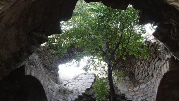 Foto - Sivas’ta definecilerin talan ettiği kilisenin içinde bakın ne olmuş! Görünce şaşıp kaldılar
