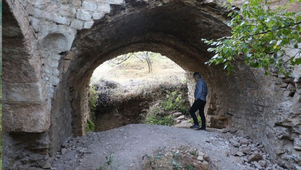 Foto - Sivas’ta definecilerin talan ettiği kilisenin içinde bakın ne olmuş! Görünce şaşıp kaldılar