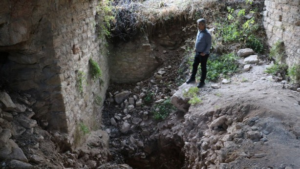 Foto - Sivas’ta definecilerin talan ettiği kilisenin içinde bakın ne olmuş! Görünce şaşıp kaldılar