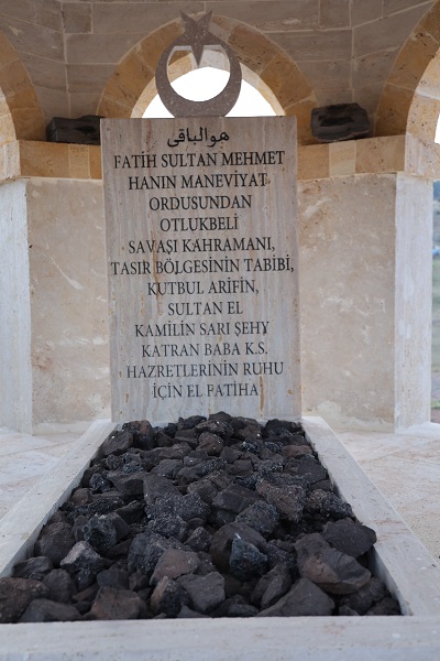 Foto - Sivas’ta esrarengiz türbe! Herkes şaşkın yoksa orada petrol mü var? 