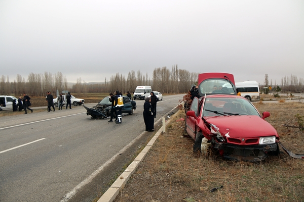 Foto - Sivas'ta feci kaza: 6 kişi yaralandı