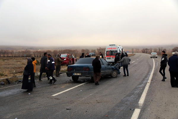 Foto - Sivas'ta feci kaza: 6 kişi yaralandı