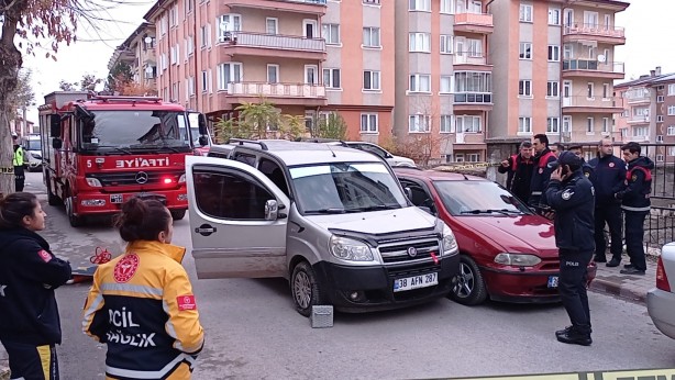 Foto - Sivas’ta feci olay: İki otomobilin arasında sıkışarak hayatını kaybetti
