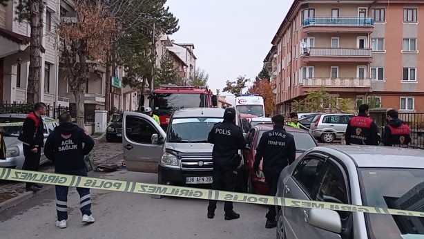 Foto - Sivas’ta feci olay: İki otomobilin arasında sıkışarak hayatını kaybetti