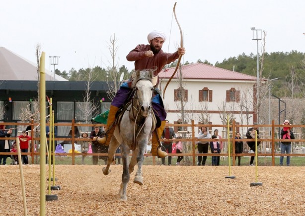 Foto - Sivas'ta geleneksel atlı okçuluk gösterisi