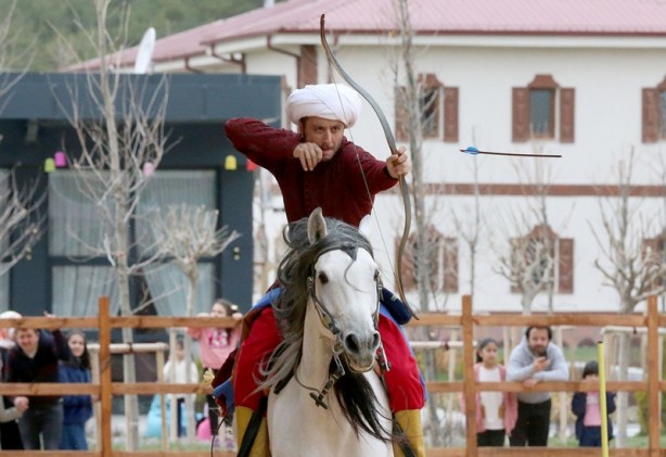 Foto - Sivas'ta geleneksel atlı okçuluk gösterisi