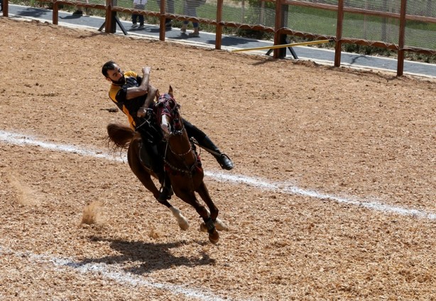 Foto - Sivas'ta geleneksel atlı okçuluk ve cirit gösterisi