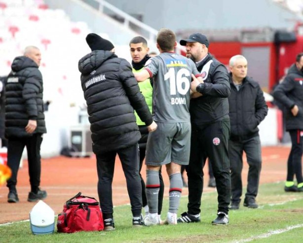 Foto - Sivas'ta korku dolu anlar! Fatih Karagümrüklü futbolcu Fabio Borini hastaneye kaldırıldı