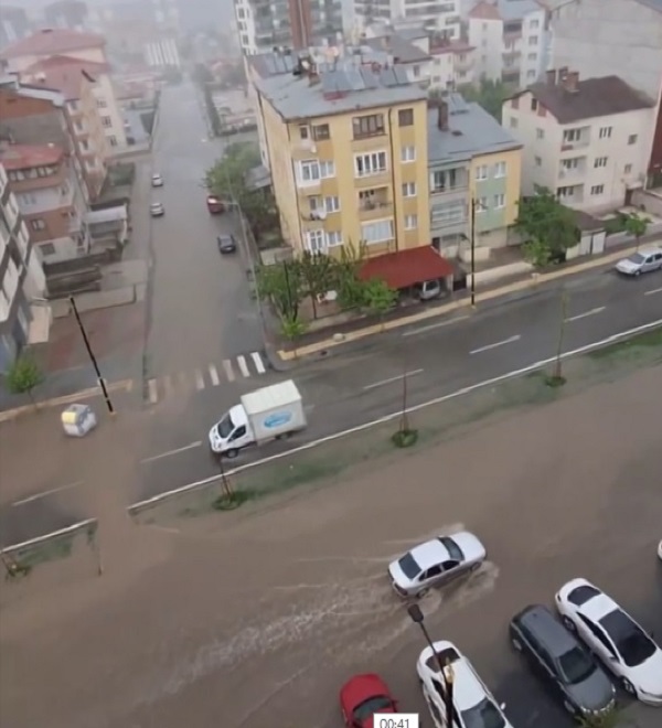 Foto - Sivas’ta sağanak hayatı felç etti
