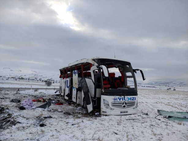 Foto - Sivas'ta yolcu otobüsünün devrilmesi sonucu 20 kişi yaralandı