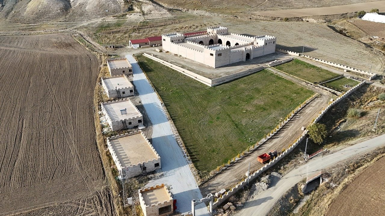 Sivas’taki dev proje tarım ve turizmi buluşturacak! Gören orta çağ kalesi sanıyor