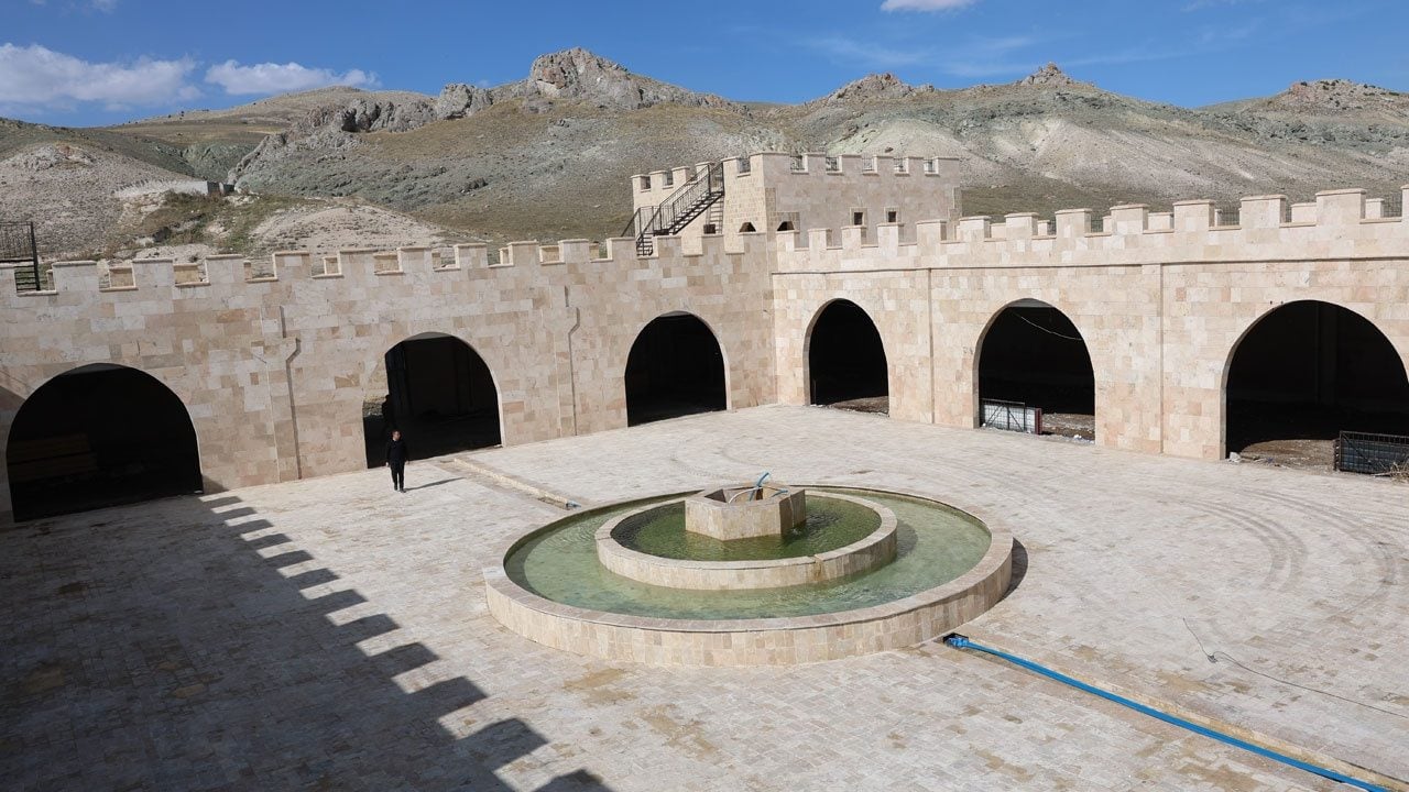 Foto - Sivas’taki dev proje tarım ve turizmi buluşturacak! Gören orta çağ kalesi sanıyor