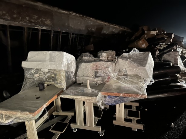 Foto - Siverek-Diyarbakır karayolunda tır devrildi: Yol 3 saat ulaşıma kapandı