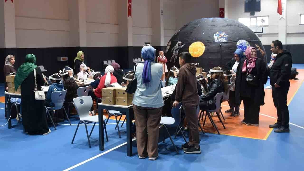 Foto - Siverek’te çocuklara teknoloji şöleni! Uzaydan su altına sanal keşif!
