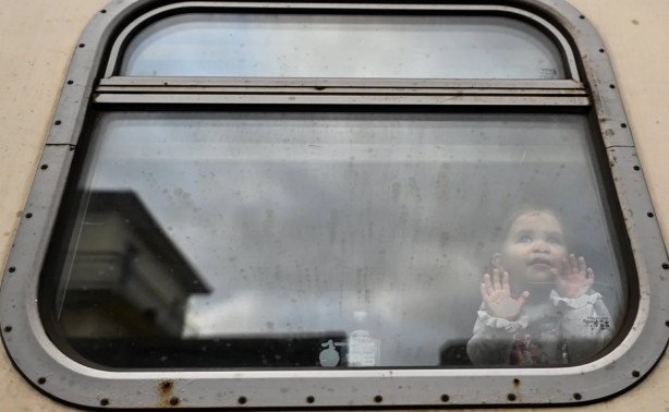 Foto - Siviller, saldırı altındaki Herson'dan tahliye edildi
