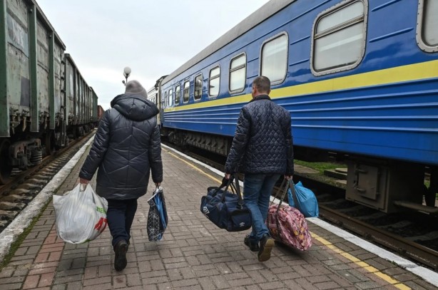 Foto - Siviller, saldırı altındaki Herson'dan tahliye edildi