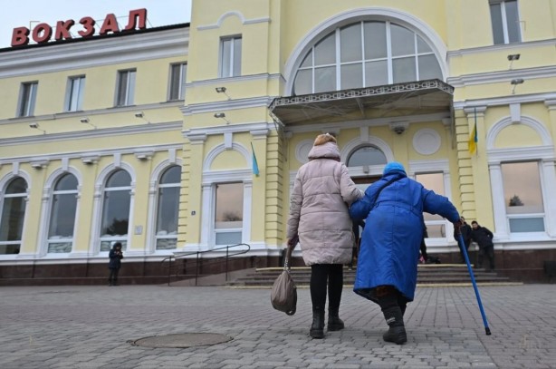 Foto - Siviller, saldırı altındaki Herson'dan tahliye edildi