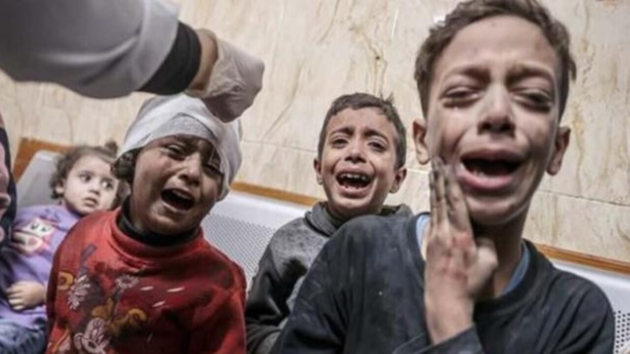 Foto - "Sivillerin üzerine bomba atmak savunma değil!" Mesut Özil Gazze için haykırdı