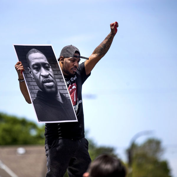 Foto - Siyahi adamı öldüren polise karısından ağır darbe! Neye uğradığını şaşırdı