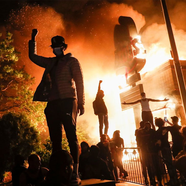 Foto - Siyahi adamı öldüren polise karısından ağır darbe! Neye uğradığını şaşırdı