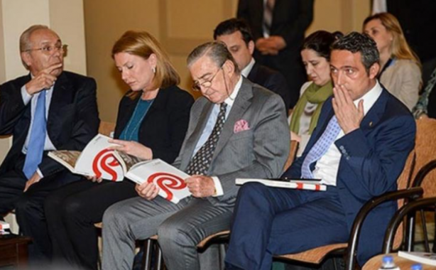 Foto - Siyasi iktidara sopa sallaya sallaya parayı götürüyorlar! Koç'a dolar aktı