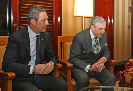 Foto - Siyasi iktidara sopa sallaya sallaya parayı götürüyorlar! Koç'a dolar aktı