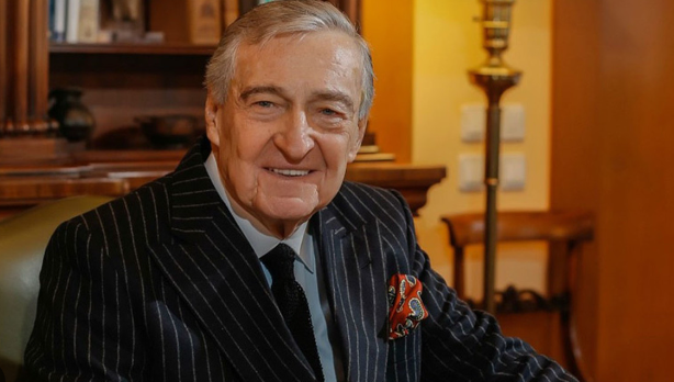 Foto - Siyasi iktidara sopa sallaya sallaya parayı götürüyorlar! Koç'a dolar aktı