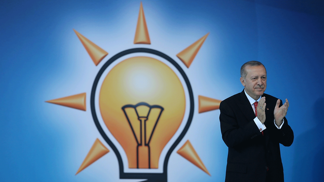 Siyasi partiler ile alakalı dikkat çeken rakamlar! AK Parti en yakın rakibini 7'ye katladı