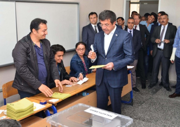 Foto - Siyasiler oylarını kullandı