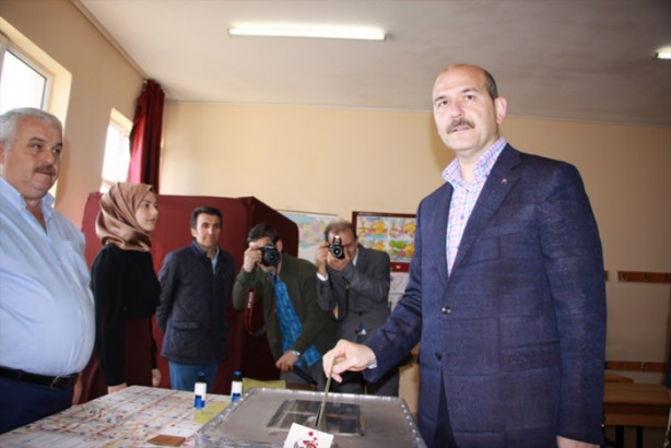Foto - Siyasiler oylarını kullandı