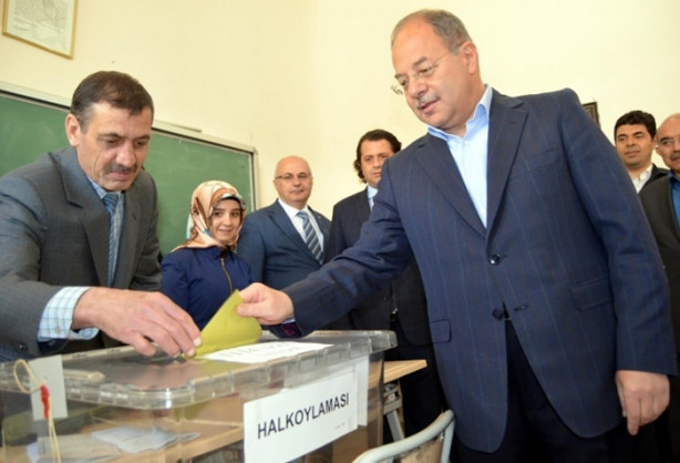 Foto - Siyasiler oylarını kullandı