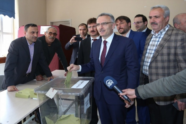 Foto - Siyasiler oylarını kullandı