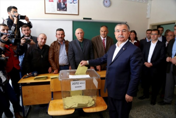 Foto - Siyasiler oylarını kullandı