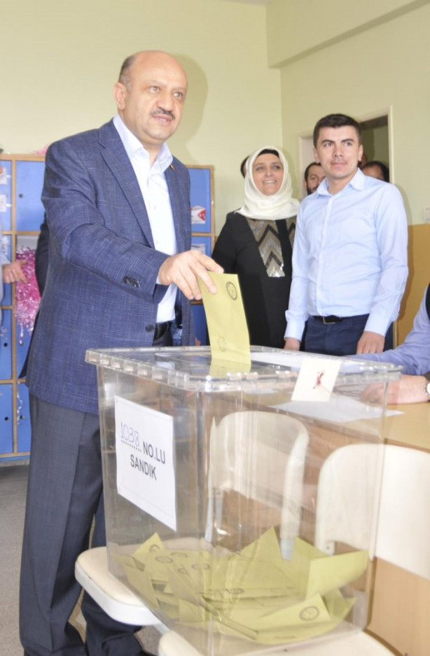 Foto - Siyasiler oylarını kullandı