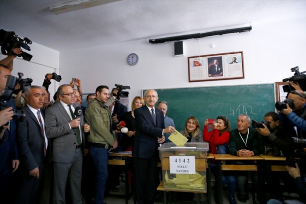 Foto - Siyasiler oylarını kullandı