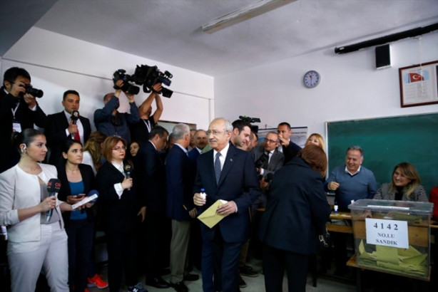 Foto - Siyasiler oylarını kullandı