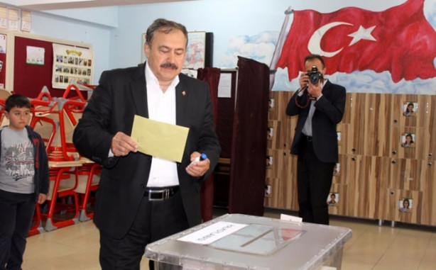 Foto - Siyasiler oylarını kullandı