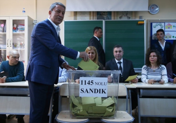Foto - Siyasiler oylarını kullandı
