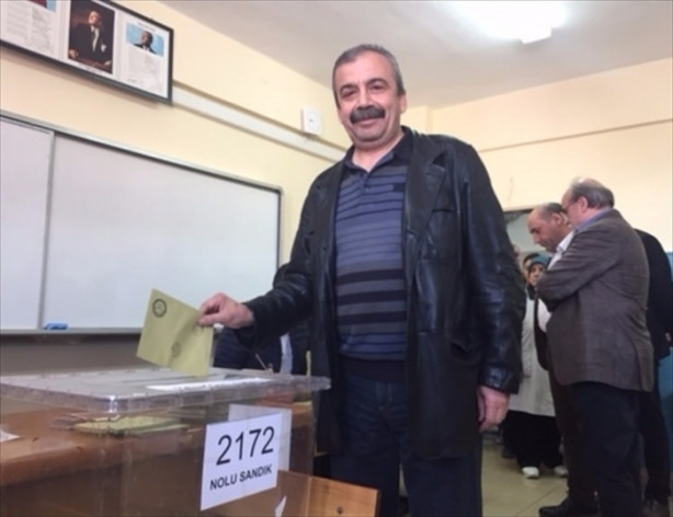 Foto - Siyasiler oylarını kullandı