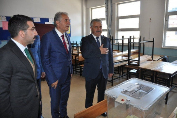 Foto - Siyasiler oylarını kullandı