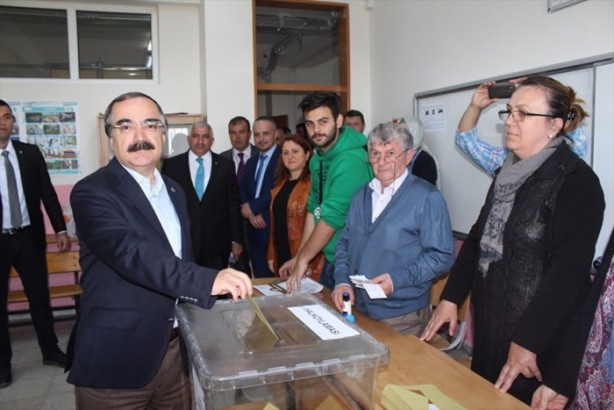 Foto - Siyasiler oylarını kullandı