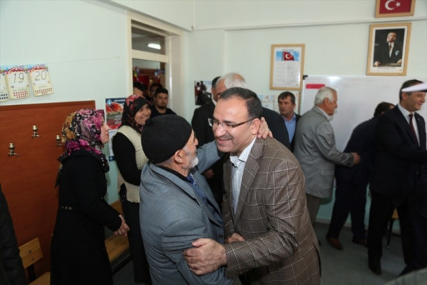 Foto - Siyasiler oylarını kullandı