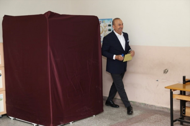 Foto - Siyasiler oylarını kullandı