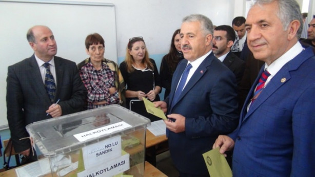 Foto - Siyasiler oylarını kullandı