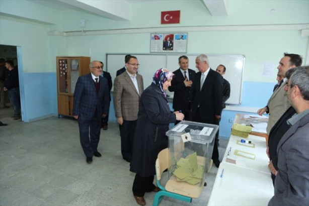 Foto - Siyasiler oylarını kullandı