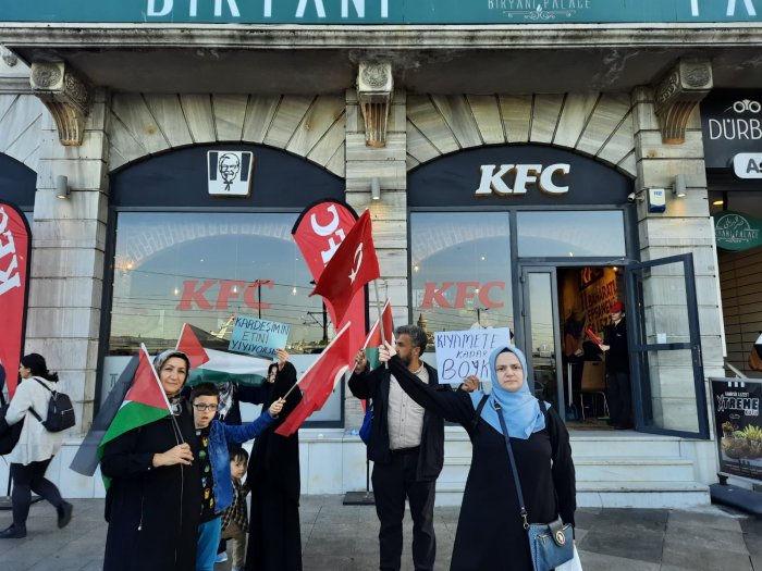 Foto - Siyonist destekçileri birer birer çöküyor! KFC de boykot şamarı yedi 