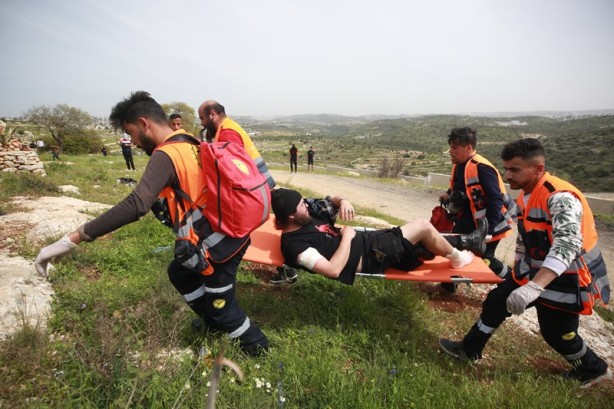 Foto - Siyonist işgalci İsrail askerleri Filistinli göstericilere saldırdı!