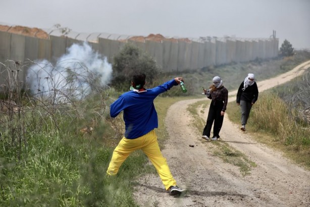 Foto - Siyonist işgalci İsrail askerleri Filistinli göstericilere saldırdı!
