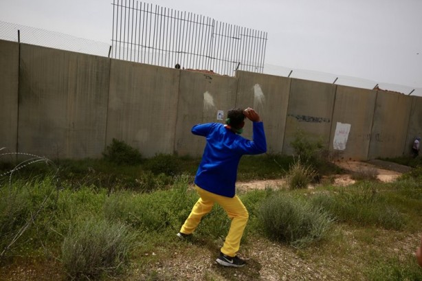 Foto - Siyonist işgalci İsrail askerleri Filistinli göstericilere saldırdı!